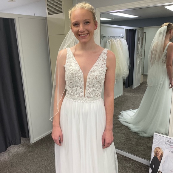 Brand new Mori Lee Wedding Dress - Picture 4 of 6